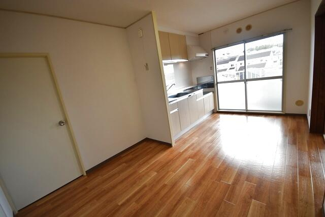 スカイテラスの内装|明るいダイニングキッチン