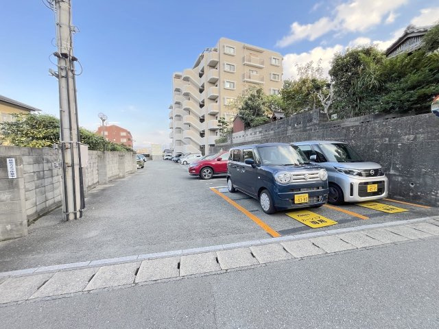 ヴィクトリア城南グレースの駐車場