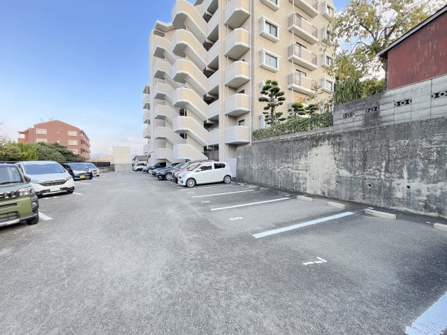 ヴィクトリア城南グレースの駐車場