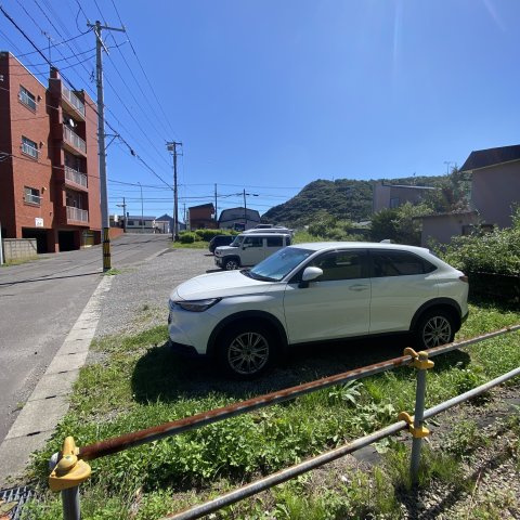 東光マンションの駐車場|駐車スペースもあります