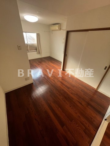生野区中川一丁目店舗　BRAVI不動産の居間・リビング|【生野区中川一丁目店舗付住宅】こちらの居間で趣味の時間をお楽しみください