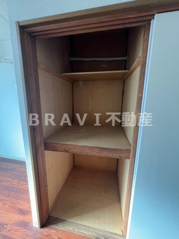 生野区中川一丁目店舗　BRAVI不動産の収納|【生野区中川一丁目店舗付住宅】便利な収納スペースです