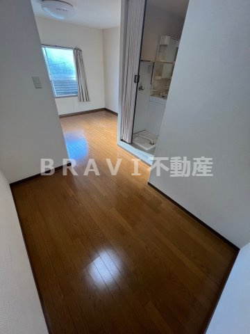 生野区中川一丁目店舗　BRAVI不動産の居間・リビング|【生野区中川一丁目店舗付住宅】こちらのリビングで趣味の時間をお楽しみください