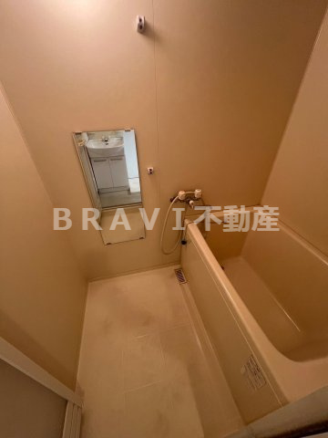 生野区中川一丁目店舗　BRAVI不動産の浴室|【生野区中川一丁目店舗付住宅】ゆったり過ごせるお風呂です