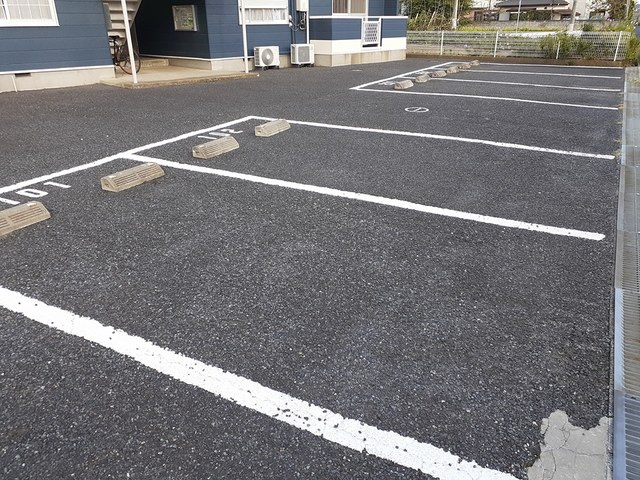 プラドールの駐車場|駐車場
