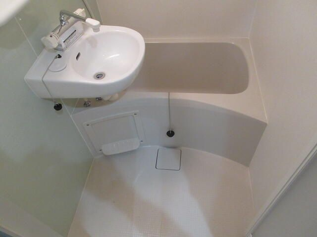 カロクティルの浴室|コンパクトで使いやすいお風呂です