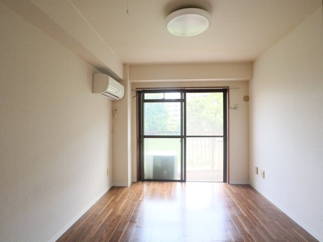 リバーサイド藤の洋室