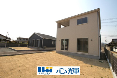 【前面道路含む現地写真】 | クレイドルガーデン防府市勝間 第３ (３号棟） | コミュニティー以外の方々の出入りも少なく、お車の出し入れも楽々です。

