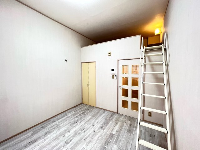 入間川プレミアムの居間・リビング|こちらのリビングで趣味の時間をお楽しみください