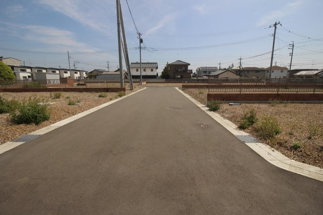 《分譲地》栃木市沼和田町　全8区画（区画6）の前面道路含む現地写真|分譲地内道路