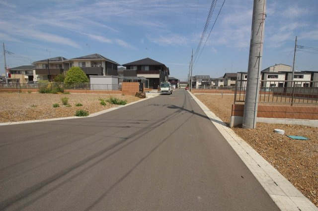 《分譲地》栃木市沼和田町　全8区画（区画6）の前面道路含む現地写真|分譲地東側道路