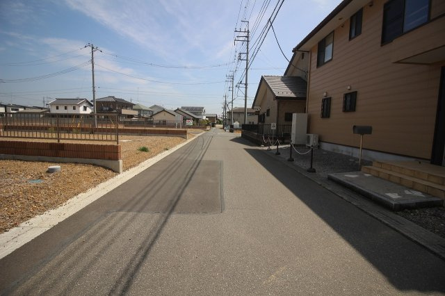 《分譲地》栃木市沼和田町　全8区画（区画6）の前面道路含む現地写真|分譲地南側道路