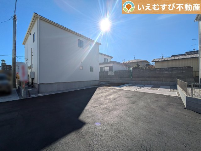 URBAN STYLE　深谷市上野台1期の前面道路含む現地写真|充分な広さの前面道路
間口が広くお車の出し入れも問題なく行えるスペースが確保されています♪