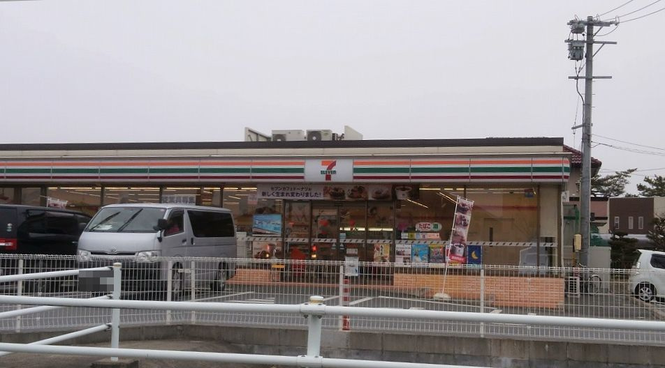 ファミーユ21 Ａ棟の周辺|【コンビニエンスストア】セブンイレブン・津市久居井戸山町店まで975ｍ