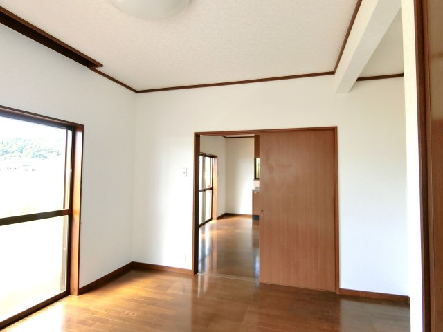 田間平屋の洋室