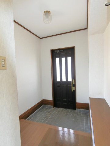 田間平屋の玄関