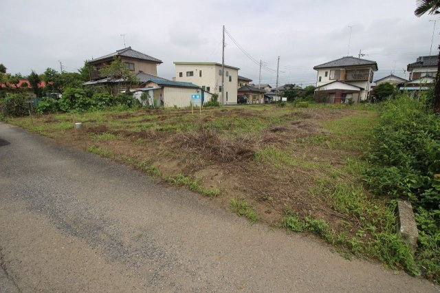 栃木市川原田町の前面道路含む現地写真|敷地の南側にある道路から北西側に向かって引きで撮影