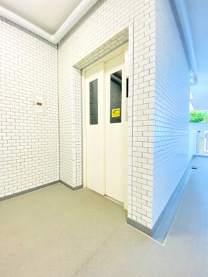 【その他共用部分】 | ニックハイム金沢文庫第2 | お買い物時やベビーカーの出し入れに便利なエレベーター付です。