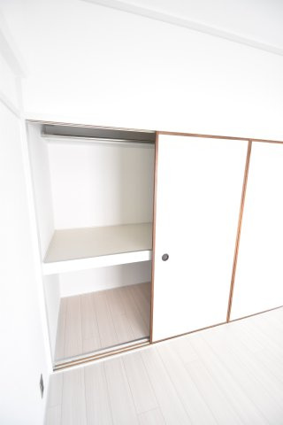 大阪市都島区中野町１丁目の賃貸マンションの収納