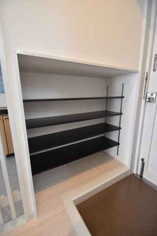 大阪市都島区中野町１丁目の賃貸マンションの玄関