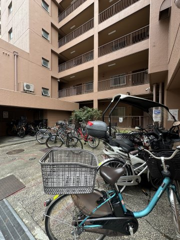 メゾン難波の駐車場