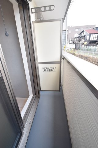 大阪市城東区新喜多２丁目のアパートのバルコニー