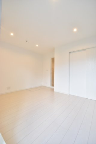 大阪市城東区新喜多２丁目のアパートの洋室