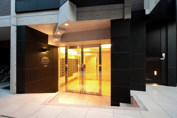 ステージグランデ上落合のエントランス|夜でも明るいエントランスです☆