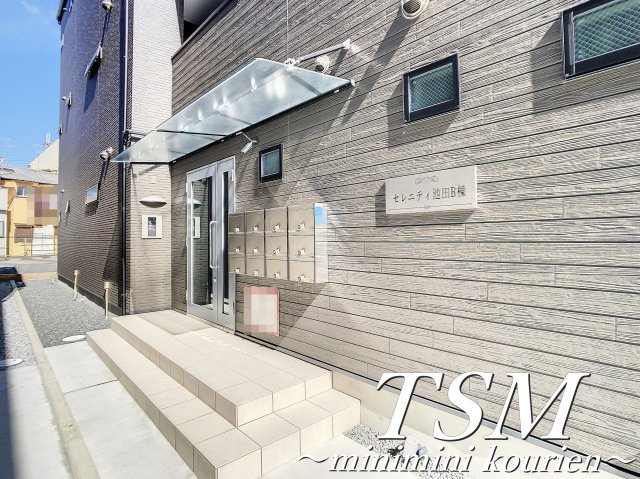 セレニティ池田 Ｂ棟のエントランス