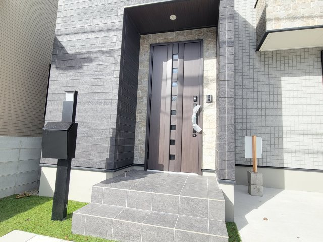 西浜3丁目Ⅳ・新築戸建の玄関