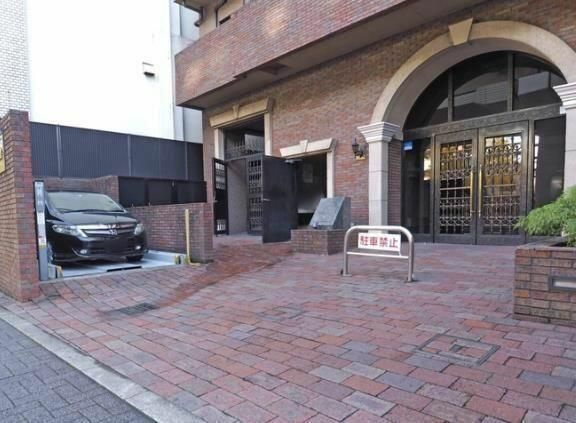 トーシンフェニックス笹塚駅前弐番館のエントランス