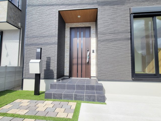 西浜3丁目Ⅳ・新築戸建の玄関