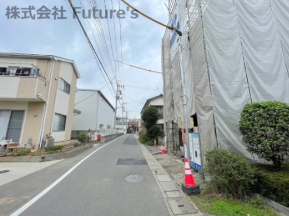 吉川市栄町　新築戸建　全1棟の前面道路含む現地写真|前面道路含む現地写真です。