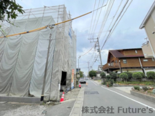 吉川市栄町　新築戸建　全1棟の前面道路含む現地写真|前面道路含む現地写真です。