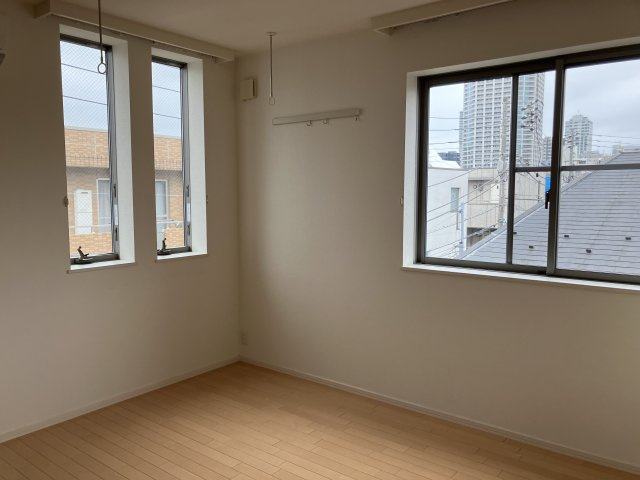 【洋室】 | ル・グラン富久町 | 窓も多く風通しも良好なお部屋です