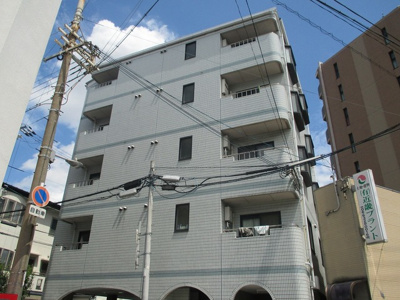 【外観】 | ベルメゾン上新庄 | 建物の個性を主張するシックな外観です