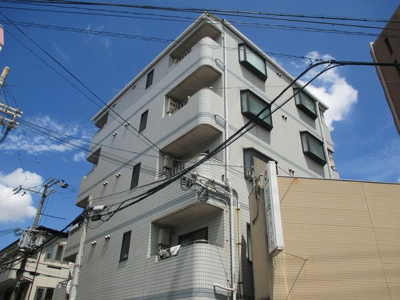 【外観】 | ベルメゾン上新庄 | 建物の個性を主張するシックな外観です