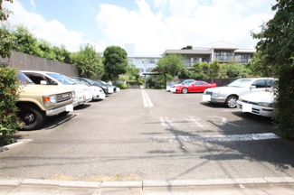 ★敷地内駐車場★（空き状況・使用料等詳細はご確認下さい）
