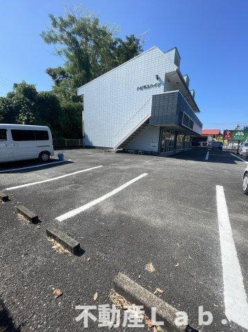 ハピネスハイツの駐車場