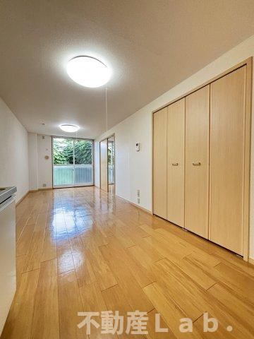 ハピネスハイツの居間・リビング