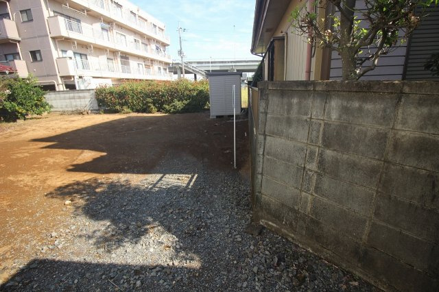 野木町丸林の外観|南東側境界部分（2021年10月撮影）