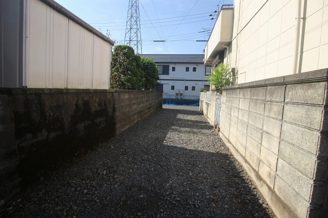 野木町丸林の外観|敷延部分を敷地内より（2021年10月撮影）