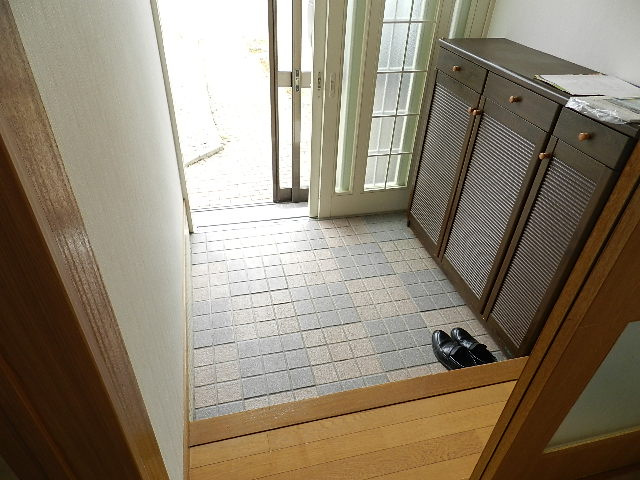 登別市中央町7丁目26-2戸建の玄関