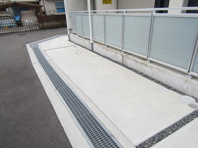 リブリ・サナップJR茨木の駐車場