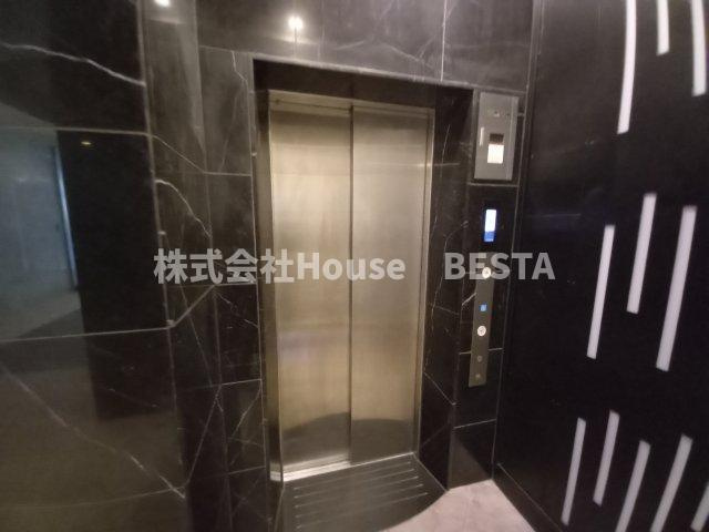 エスリード神戸三宮ラグジェのロビー