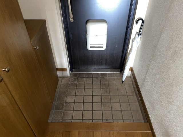 西川口ローヤルコーポの玄関