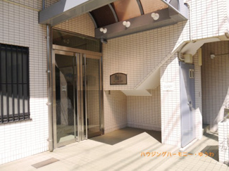 【エントランス】 | 総タイル張りの綺麗なエントランス。