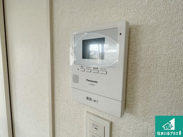 川辺郡猪名川町伏見台　第8期　新築一戸建ての防犯設備|カラーモニターインターホン！声だけでなく来訪者の姿や顔がモニターで確認できるので、小さなお子様がいらっしゃるご家庭でも安心できます！