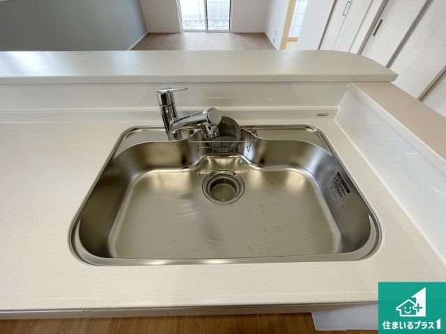 川辺郡猪名川町伏見台　第8期　新築一戸建ての設備|蛇口の先端に浄水器を内蔵しています！原水と浄水、お湯と冷水、シャワーの切替えがワンタッチなので用途によって使い分けられます。