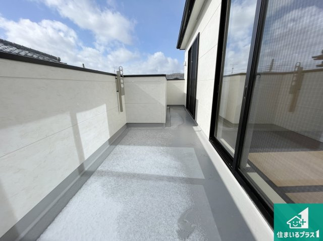 川辺郡猪名川町伏見台　第8期　新築一戸建てのバルコニー|南側に面したバルコニーですので明るい日差しを取り込み洗濯物をしっかり乾かしてくれます。